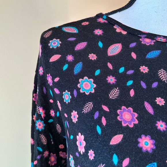 *ZOE + CHLOE* Black x Floral Fashion Long Sleeve Shirt Size Medium - Picture 3 of 8